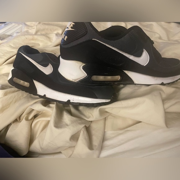 LIGHT USED NIKE PRO MAX
   MENS 90 RUNNING SNEAKER
      $161 on Amazon - Picture 7 of 9